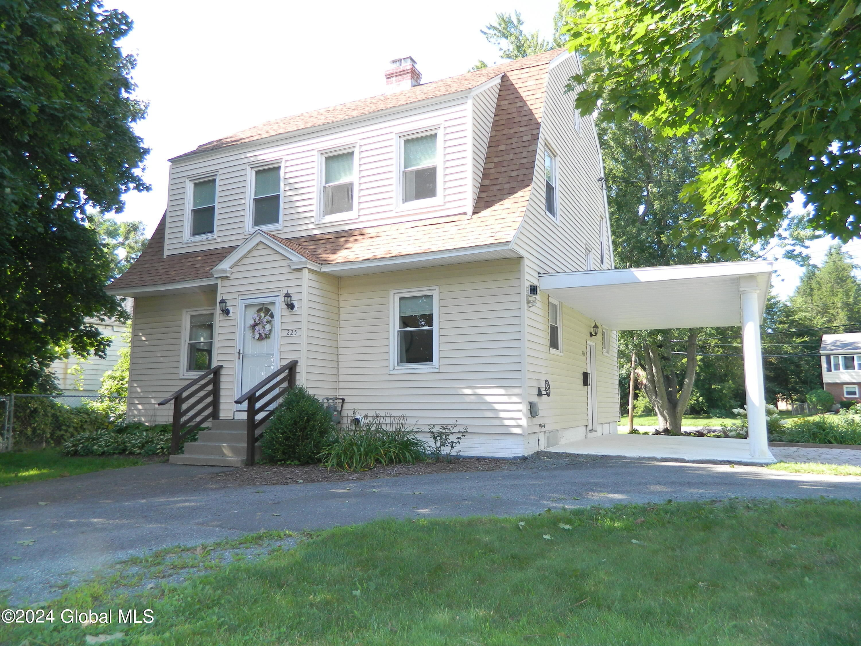 Hudson Ave, Rensselaer, NY 12144