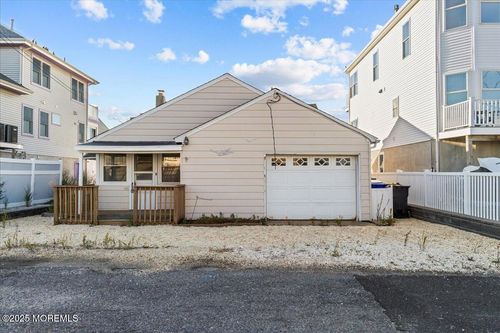 40 Ward Dr, Brick, NJ, 08723-7533 | Card Image
