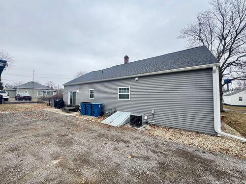 402 Center St, Colfax, IL, 61728-8904 | Card Image