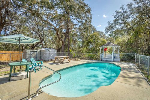 657 Pine St, ALLIGATOR POINT, FL, 32346-5175 | Card Image