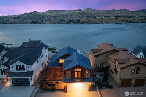 2031 W Terrace Ave, Chelan, WA, 98816-8726 | Card Image