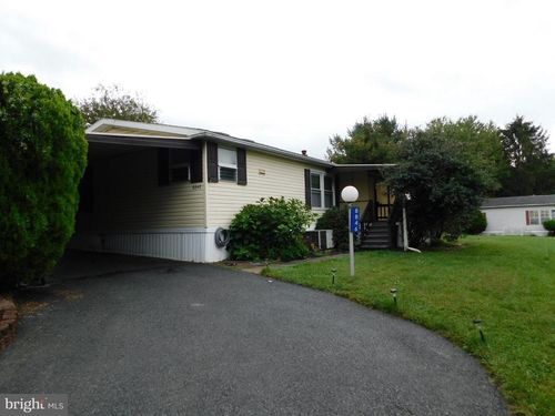 8846 Max Way, BREINIGSVILLE, PA, 18031-1622 | Card Image