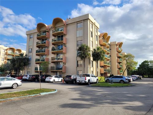 apt-208-9360 Fontainebleau Blvd, Miami, FL, 33172-5608 | Card Image