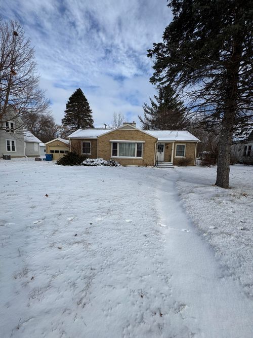 620 W Huron Ave, Vassar, MI, 48768-1125 | Card Image