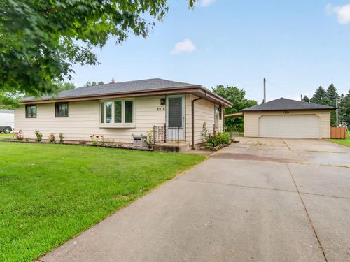 8916 S 84th Street, Franklin, WI, 53132 | Card Image