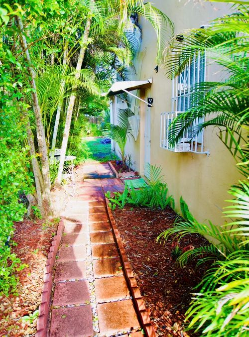 0-13925 Ne 16th Ave, North Miami, FL, 33161-3505 | Card Image