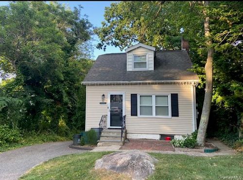 31 Brightwaters, Brookhaven, NY, 11789 | Card Image