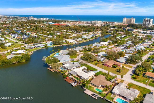 561 Capri Rd, House other with 4 bedrooms, 4 bathrooms and null parking in Cocoa Beach FL | Image 17