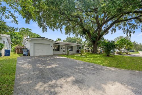 321 11th Ave, Hallandale Beach, FL, 33009-6128 | Card Image