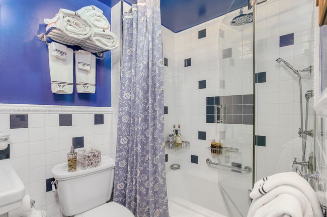 The second floor hall Bath. | Image 21