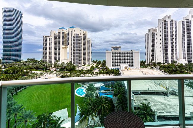 APT-1403 - 19370 Collins Ave, Condo with 2 bedrooms, 2 bathrooms and null parking in Sunny Isles Beach FL | Image 7