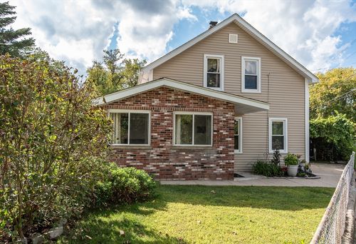 68 Northeast St, Woonsocket, RI, 02895-4276 | Card Image