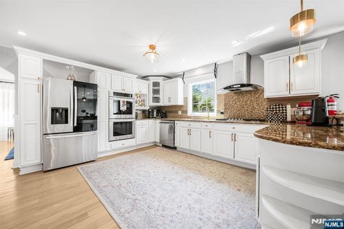 620 Lackawanna Ave, Woodland Park, NJ, 07424-2972 | Card Image