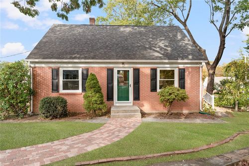 12 Bayou Dr, Greenville, RI, 02828-3123 | Card Image