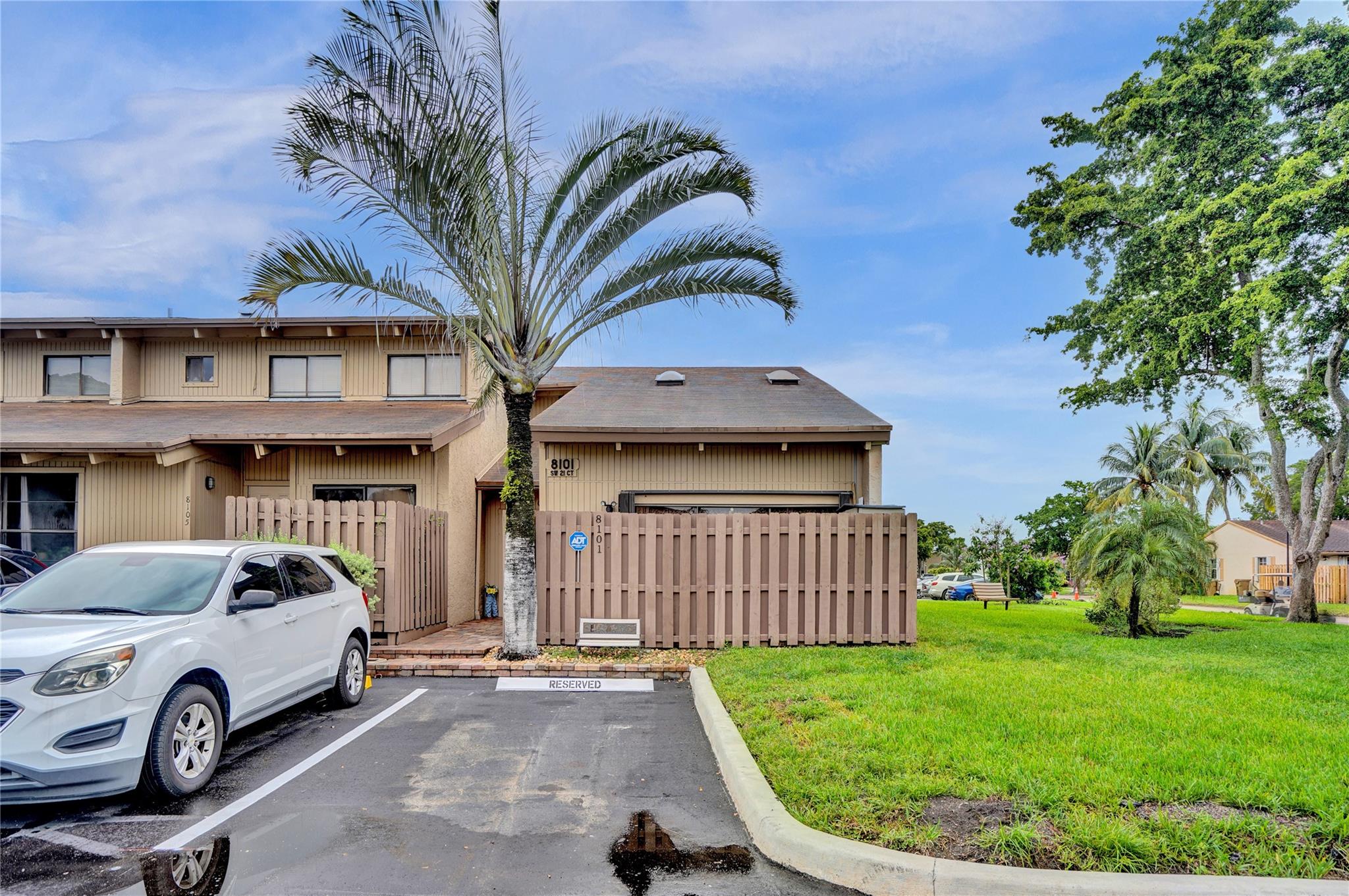 21st Ct, Davie, FL 33324