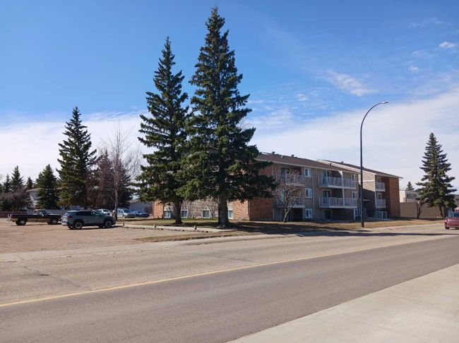 207 - 49 Bennett Street, Home with 2 bedrooms, 1 bathrooms and 1 parking in Red Deer AB | Image 3