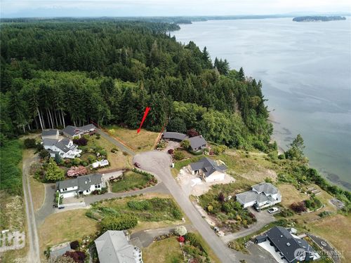 15 E Smith Cove Way, Shelton, WA, 98584-6221 | Card Image