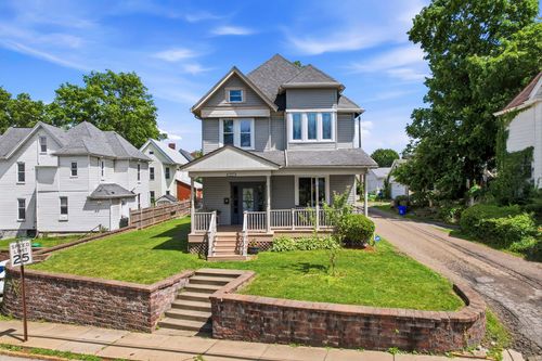 611 Montour Street, Coraopolis, PA, 15108 | Card Image