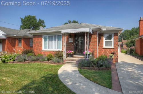 8126 Dale St, Dearborn Heights, MI, 48127-1456 | Card Image