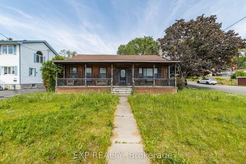 789 Blair Rd, Gloucester, ON, K1J7M5 | Card Image