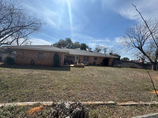 1017 E Trinity St, House other with 3 bedrooms, 2 bathrooms and null parking in Pearsall TX | Image 5