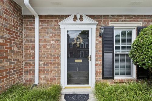 2 Scotland Pl Nw, Atlanta, GA, 30318-1452 | Card Image