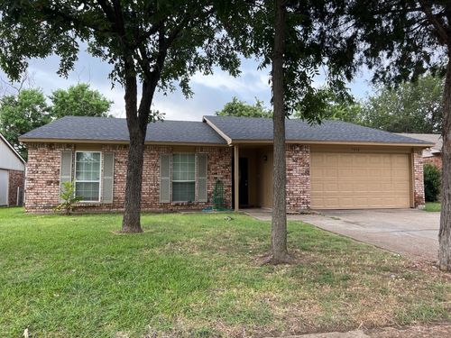 7216 Lancashire Dr, North Richland Hills, TX, 76182-5017 | Card Image