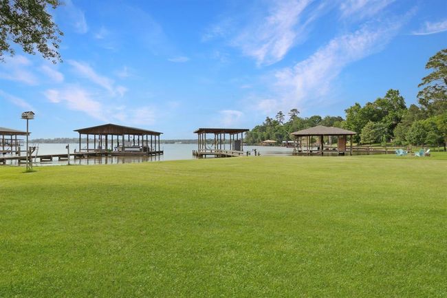 737 Lake Shore Dr, House other with 3 bedrooms, 2 bathrooms and 2 parking in Trinity TX | Image 8