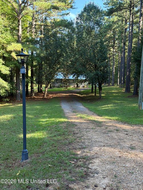 110 Mccormack Cir, Brandon, MS, 39042-7428 | Card Image