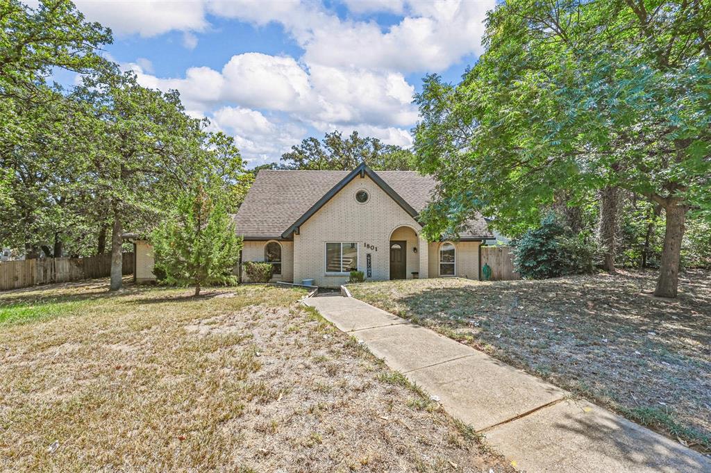 Lanewood Dr, Fort Worth, TX 76112