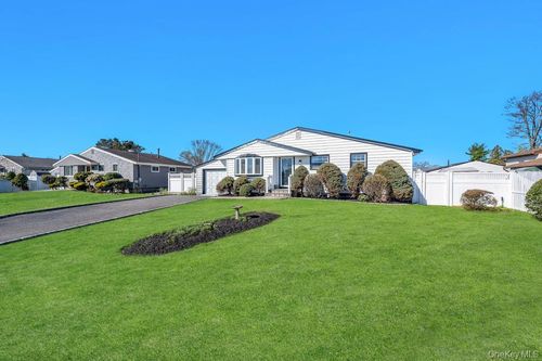 18 W 14th Street, Babylon, NY, 11729 | Card Image