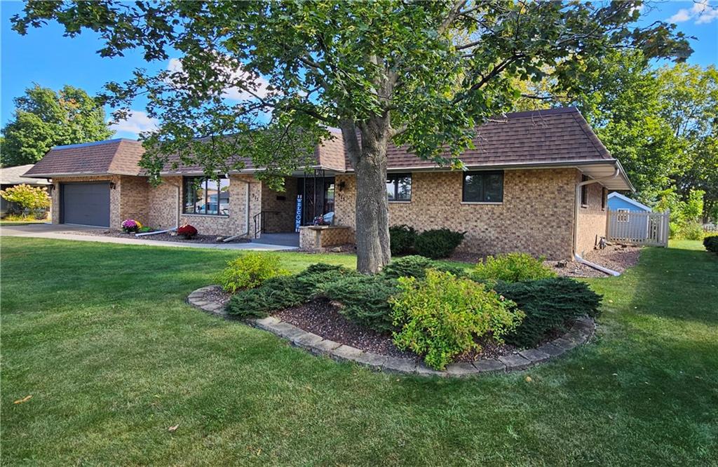 Bradley Ave, Eau Claire, WI 54701