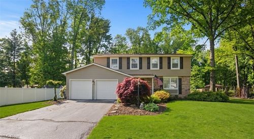 9252 Briarbrook Dr Ne, Warren, OH, 44484-1748 | Card Image