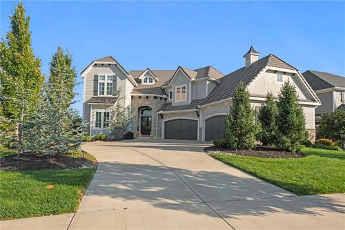 16121 Paradise St, Overland Park, KS, 66221-2955 | Card Image