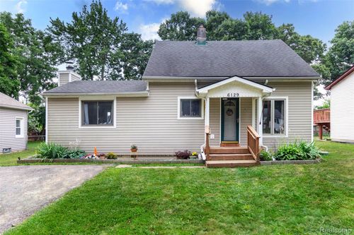 6129 Southward Ave, Waterford Twp, MI, 48329-1439 | Card Image
