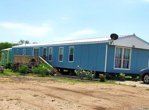331 Forest Creek Rd, Devine, TX, 78016-2239 | Card Image