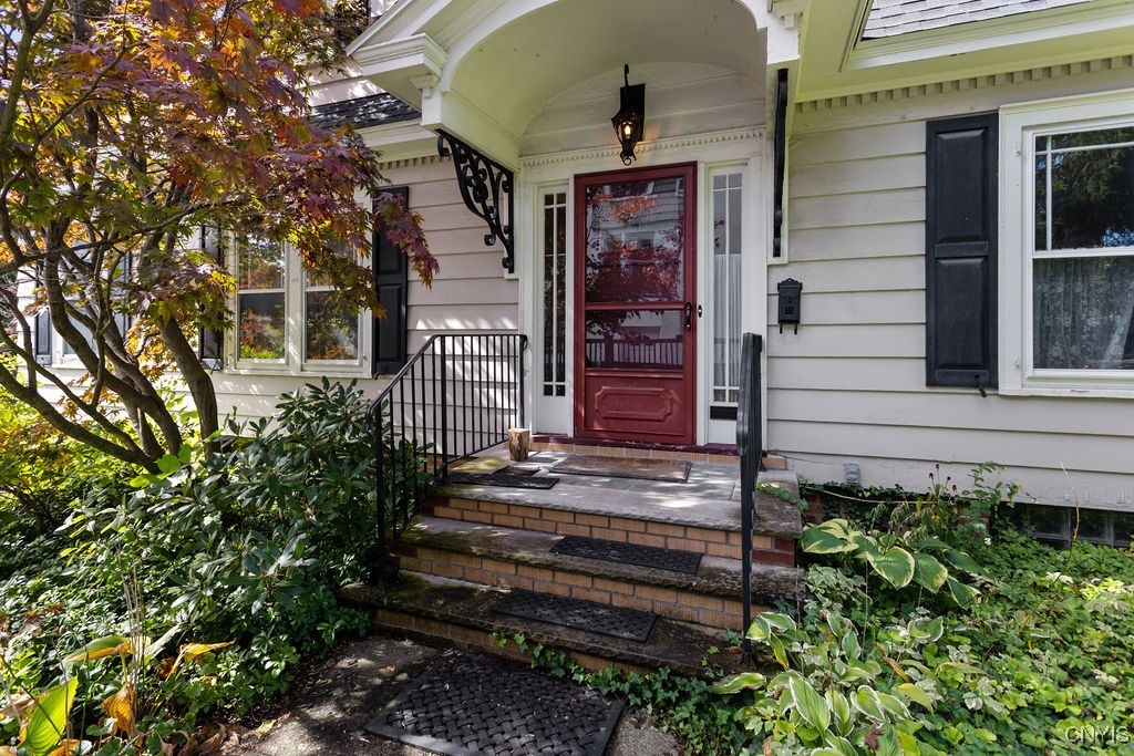 Strathmore Dr, Syracuse, NY 13207