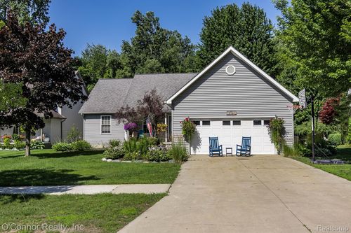 950 Hunter Ct, Marysville, MI, 48040-2060 | Card Image