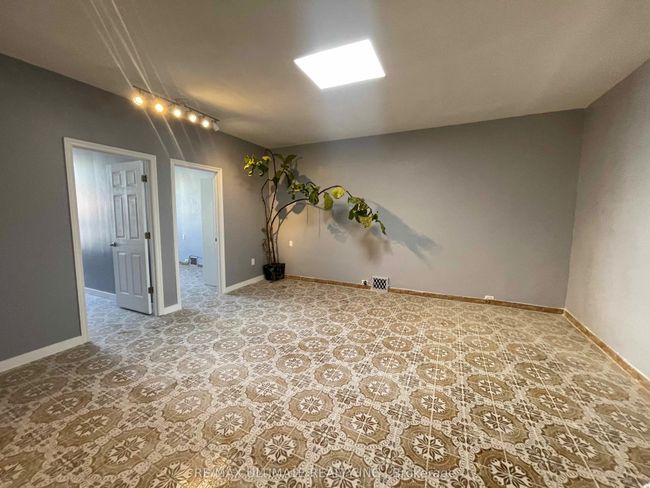 2 - 1275 Bloor St W, Home with 0 bedrooms, 0 bathrooms and null parking in Toronto ON | Image 6