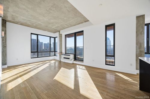 ph1-225 E 138th Street, New York, NY, 10451 | Card Image