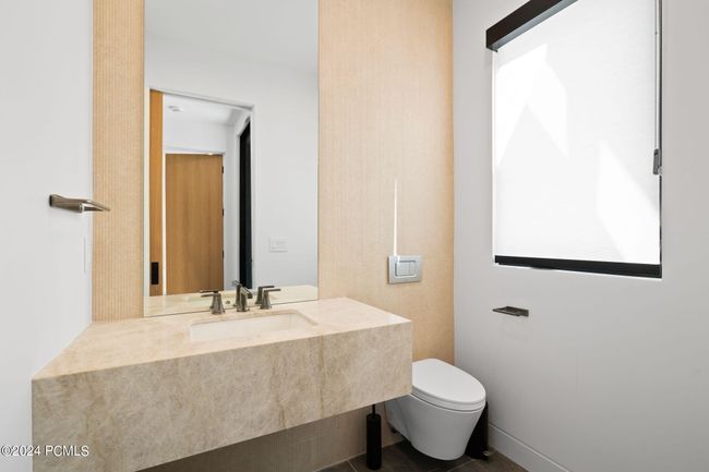 Half bath main level | Image 43