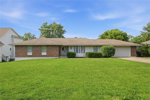 610 E 107th Ter, Kansas City, MO, 64131-4326 | Card Image