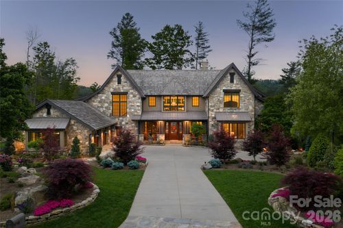 18 Fairsted Dr, Asheville, NC, 28803-8838 | Card Image