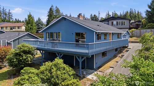 352 Lochwood Dr, Camano Island, WA, 98282-8735 | Card Image