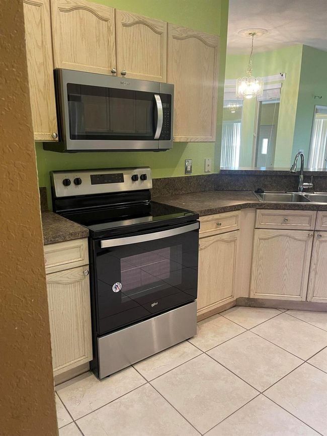 1072 Sw Castaneda Ln, House other with 3 bedrooms, 2 bathrooms and null parking in Port St. Lucie FL | Image 10