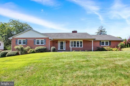 9130 Meadowbrook Dr, WAYNESBORO, PA, 17268-9201 | Card Image