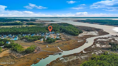 542 Shipmast Ct, Beaufort, NC, 28516-7698 | Card Image