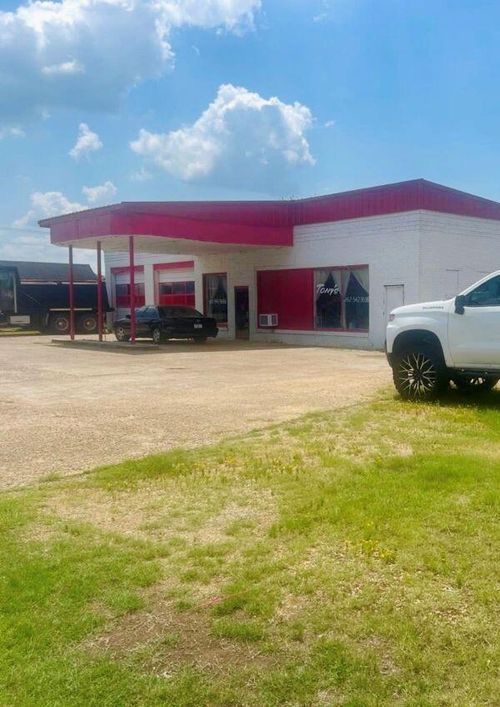 207 S Church St, Okolona, MS, 38860-1608 | Card Image