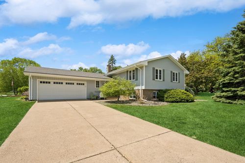2759 Irene Cir, Roseville, MN, 55113-2328 | Card Image