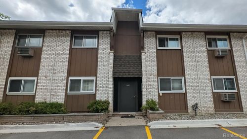 7605 Woodview St, Westland, MI, 48185-5946 | Card Image